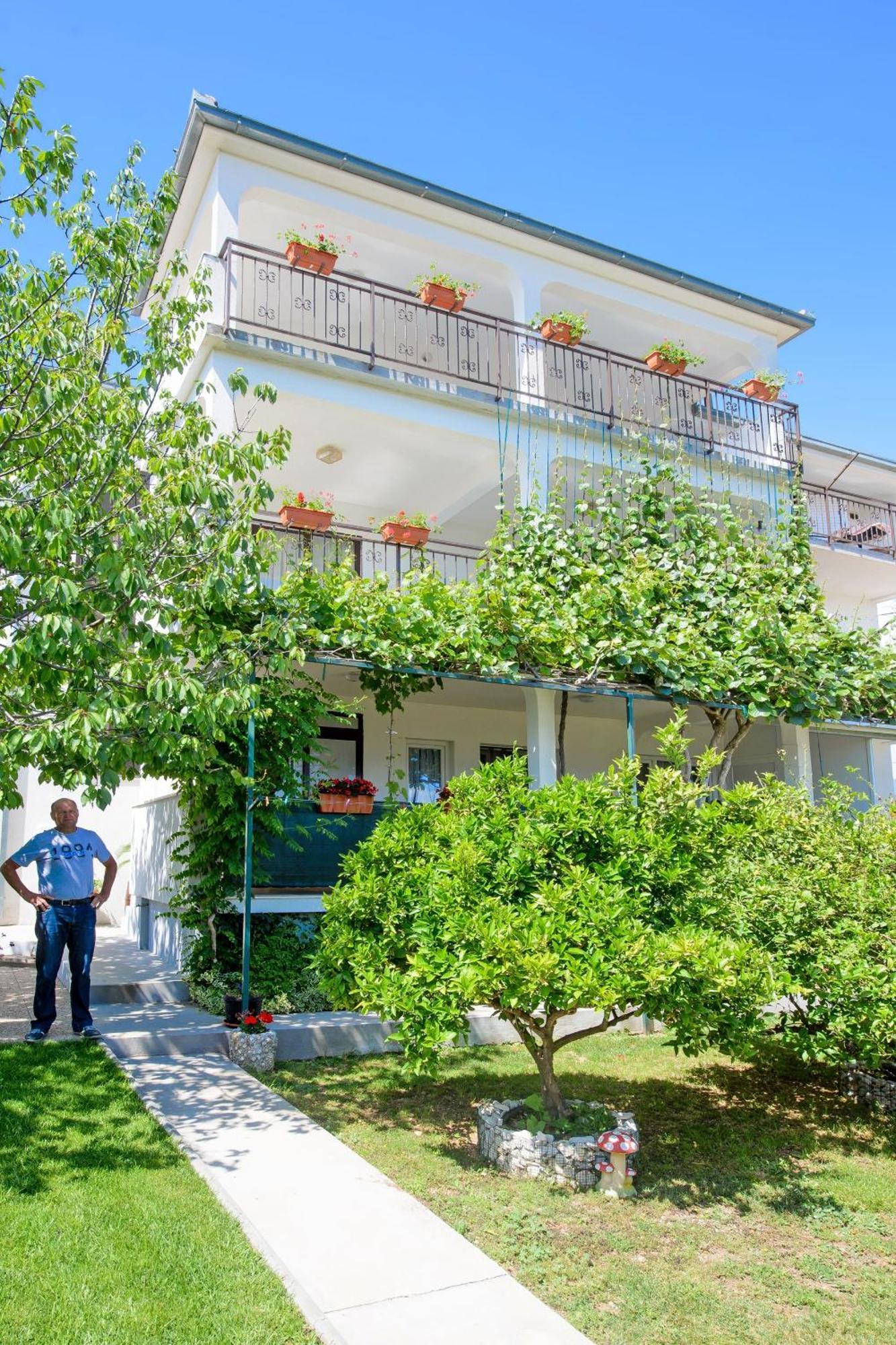 Apartments With A Parking Space Kastel Stafilic, Kastela - 21948 Dış mekan fotoğraf